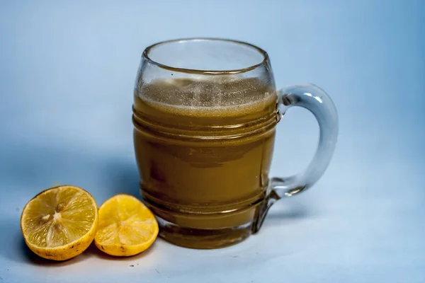 Primer Plano Jugo Caña Azúcar Con Rodajas Limón — Foto de Stock