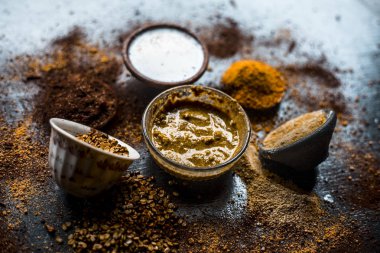 Yüz paketi Peep Wood süt ve yulaf, yakın çekim