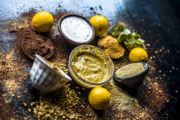 Face pack from dry herbs with lemons and aloe vera