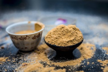 Gül suyu ve limon suyu ile yulaf yüz maskesi 