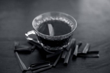 Bitkisel içki Kupası tablo üzerine sereh ile yakın çekim