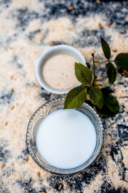 Ayurveda yüz paketi çiğ yulaf ve süt 