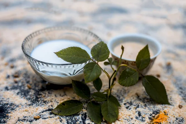 Ayurveda yüz paketi çiğ yulaf ve süt 