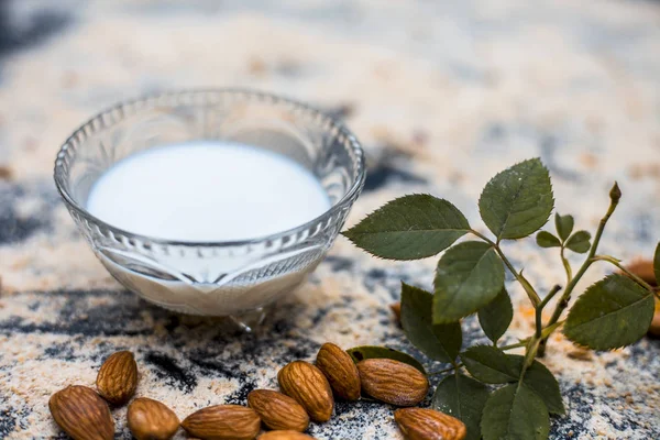 Primo Piano Della Confezione Viso Avena Con Mandorle Latte — Foto Stock