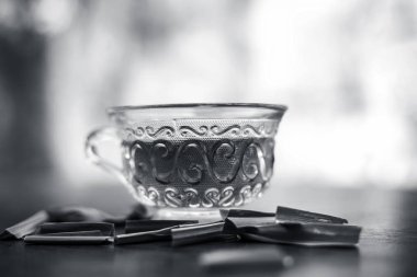 Bitkisel içki Kupası tablo üzerine sereh ile yakın çekim