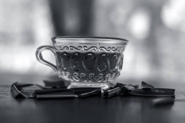 Bitkisel içki Kupası tablo üzerine sereh ile yakın çekim