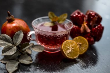 Nar limon ile bitkisel çay kapatır 