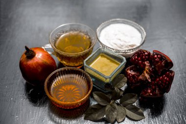 Tatlım, yeşil çay ve yoğurt ile nar bitkisel yüz paketi