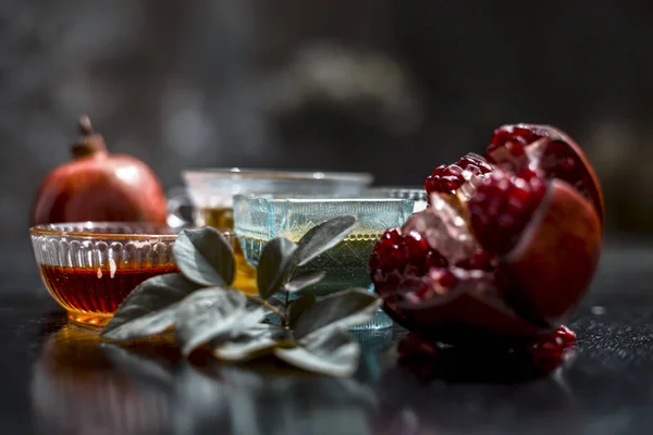 Herbal face pack from pomegranates with honey, green tea and yogurt