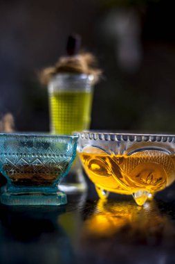 Bal ile zeytin ve tarçın yağlar saç için doğal çözüm