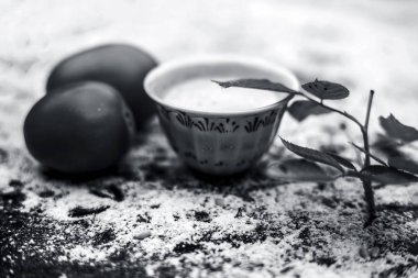 Domates ve yulaf toz organik yüz paketi