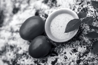 Domates ve yulaf toz organik yüz paketi