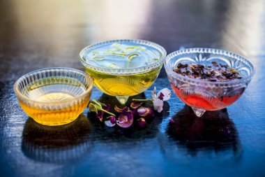 Aloe vera gül suyu ve bal ile yüz paketi