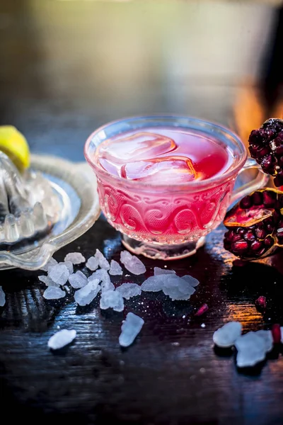 Чай Льдом Граната Лимонного Сока Сахаром Столе — стоковое фото