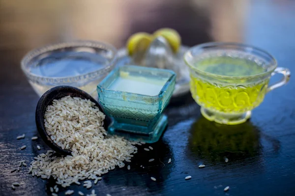 Natural face pack of rice flour with green tea and lemon juice