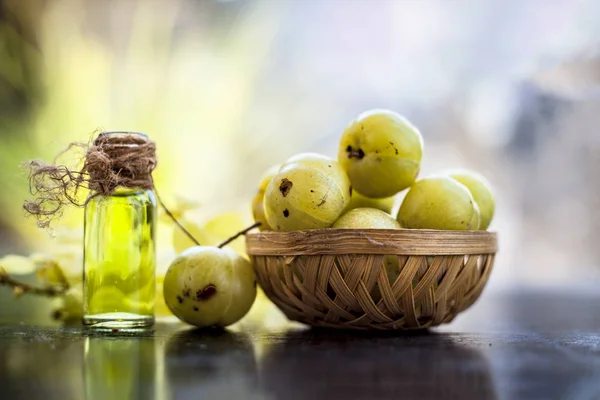 Indian Gooseberry Extracted Essence Transparent Bottle — Stock Photo, Image