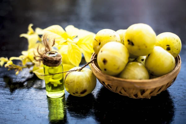 Grosella India Con Esencia Extraída Botella Transparente — Foto de Stock