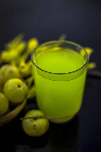 Extracted Juice Amla Transparent Glass Raw Fruits Table — Stock Photo, Image