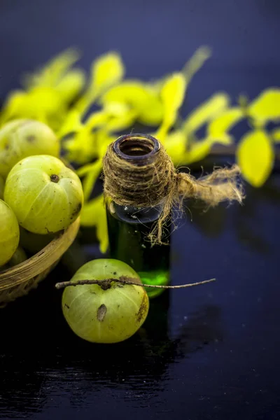 Indian Gooseberry Extracted Essence Transparent Bottle — Stock Photo, Image