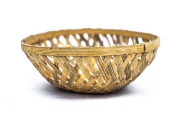 Boş sebze veya meyve sepeti beyaz izole kapatmak.