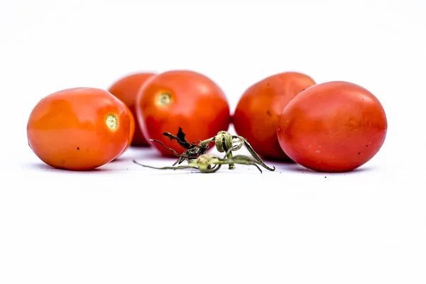 Κοντινό Πλάνο Του Μάτσο Κόκκινες Ντομάτες — Φωτογραφία Αρχείου