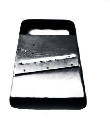 Küçük dilimleyici dilim sebze salatası, yaparken kullanılan yakın beyaz izole.