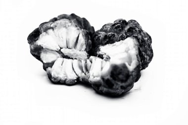 Ham organik sitaphal ya da şeker elma ya da muhallebi üzerinde beyaz izole apple yakın çekim.