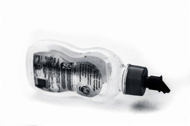 Junagadh-Gujarat-Hindistan-Kasım, 09-2018, popüler bulaşık yıkayıcı sıvı pril şirketin yakın beyaz izole.