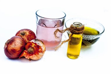 Hintyağı, soğan suyu karışımı saç daha güçlü ve daha kalın izole beyaz yapmak için kullanılan yakın çekim.