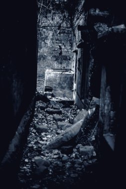 Gotik korkunç bir yer yakın. İçinde karanlık ve korkutucu türden şeyler.