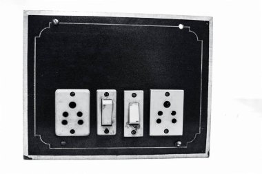 Mavi ve beyaz renkli anahtar panosunun veya beyaz üzerine izole edilmiş Elektrik santralinin kapatılması.