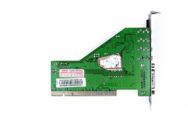 Junagadh-Gujarat-Hindistan-12 Aralık 2018 - Cpus 'ta iyi kalite ses için kullanılan beyaz üzerine izole edilmiş yeşil renkli ses kartı.