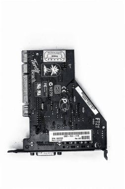 Junagadh-Gujarat-Hindistan-12 Aralık 2018 - Cpus 'ta iyi kalite ses için kullanılan beyaz üzerine izole edilmiş yeşil renkli ses kartı.