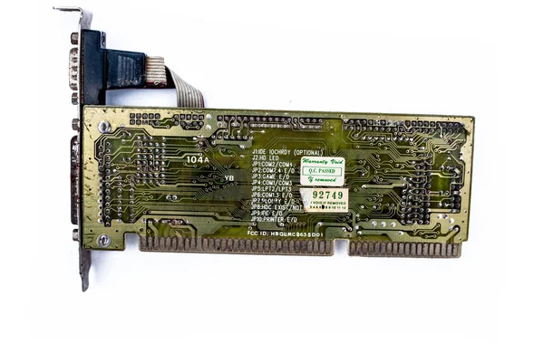 Junagadh-Gujarat-Hindistan-12 Aralık 2018 - Cpus 'ta iyi kalite ses için kullanılan beyaz üzerine izole edilmiş yeşil renkli ses kartı.