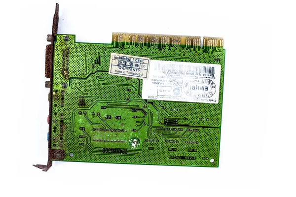 Junagadh-Gujarat-Hindistan-12 Aralık 2018 - Cpus 'ta iyi kalite ses için kullanılan beyaz üzerine izole edilmiş yeşil renkli ses kartı.