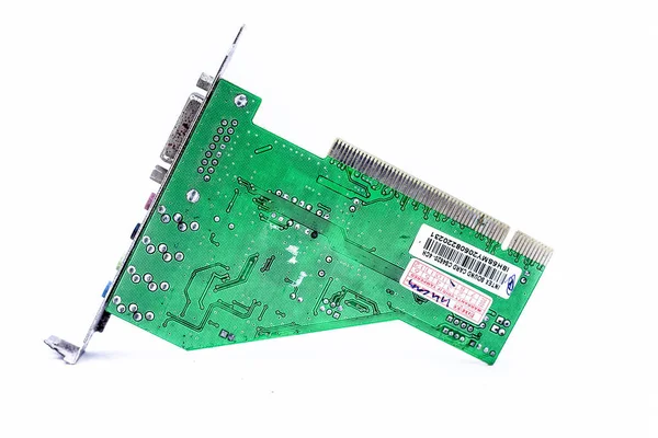 Junagadh-Gujarat-Hindistan-12 Aralık 2018 - Cpus 'ta iyi kalite ses için kullanılan beyaz üzerine izole edilmiş yeşil renkli ses kartı.