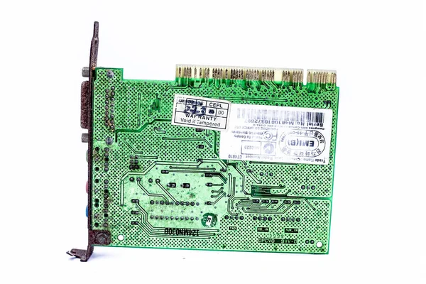 Junagadh-Gujarat-Hindistan-12 Aralık 2018 - Cpus 'ta iyi kalite ses için kullanılan beyaz üzerine izole edilmiş yeşil renkli ses kartı.