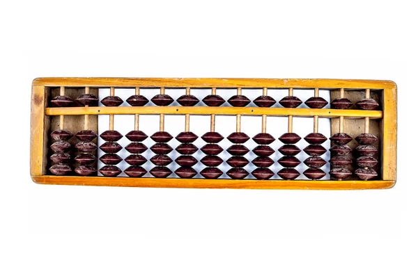 Ahşap abacus veya sayım çerçevenin kahverengi renkli beats ile kapatın. Beyaz izole.