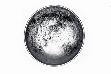 Yakın gümüş renkli boş woks veya yuvarlak tava veya karahi veya kadahi yaygın kızartma amaçlı Asya'da kullanılan beyaz izole.