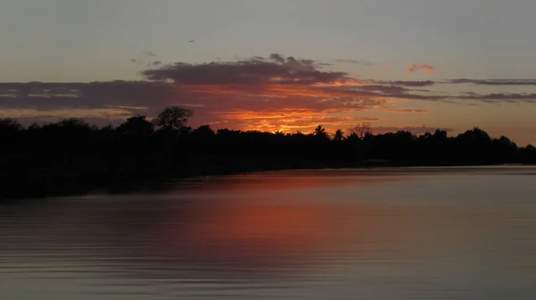 Vista Pitoresca Lago Rodeado Por Montanhas Nascer Sol — Fotografia de Stock