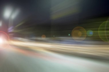 Yolların canlı trafik Renkli Işık parkurları.