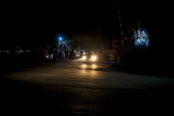 Estradas Cidade Com Tráfego Pessoas Tiro Noite — Fotografia de Stock