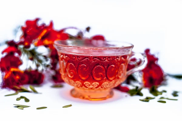 Nahaufnahme Von Bio Kräutertee Aus Pfauenblumen Einer Transparenten Glasschale Mit — Stockfoto