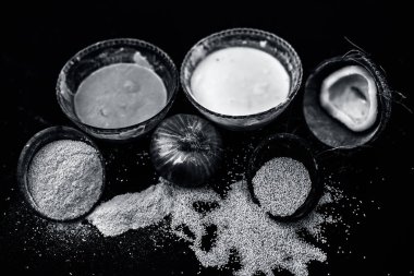 Ev kuru öksürük ve kuru öksürük ve kuru ahşap yüzey yani haşhaş tohumu veya khus khus iyi soğan hamuru ve hindistan cevizi sütü ile karışık tedavi etmek için remdey. Ahşap yüzeydeki tüm malzemeler.