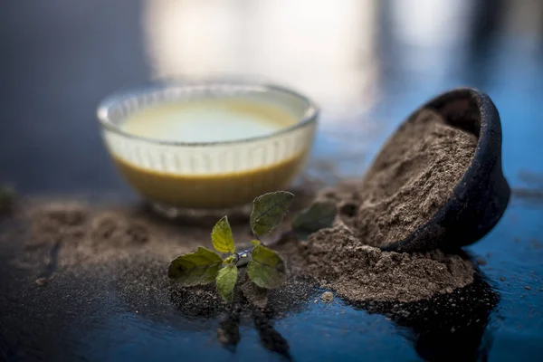 Hierba Ayurvédica Brahmi Waterhyssop Con Pasta Beneficiosa Tazón Vidrio Junto — Foto de Stock