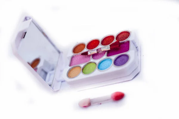 Mini Kit Maquillage Boîte Isolée Sur Blanc — Photo