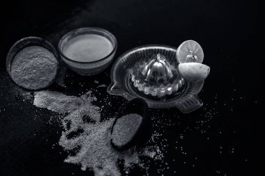 Temel maddeler limon suyu veya kekler veya ahşap yüzey i haşhaş tohumu ve toz ve cam sıkacağı bazı limon suyu üzerinde hamur fındık ile haşhaş tohumu kek yapmak için.