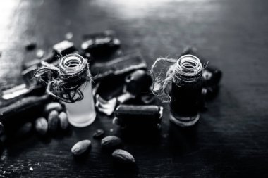 Ahşap yüzeyde en iyi ve hızlı kabızlık çare yani badem yağı iyi amaltas veya altın duş ağacı yağı ile karıştırılır.