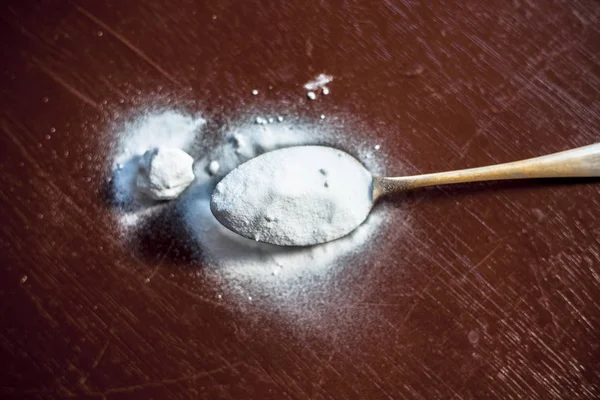 Bicarbonate Sodium Bicarbonate Soude Cru Dans Une Cuillère Laiton Doré — Photo