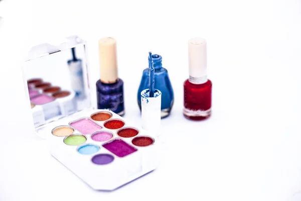 Komplett Make Kit Isolerat Inklusive Läppstift Ansiktskräm Nagellack Etc — Stockfoto